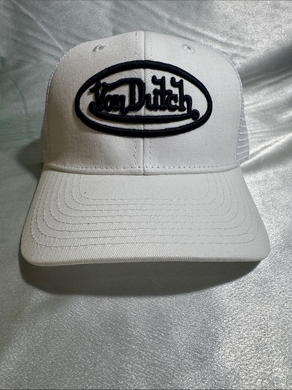 Von Dutch White and Black Logo Trucker Hat🔥New!